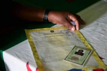 Mutiro da Cidadania emite documentos para pessoas atingidas pela chuva em PE